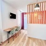 LE QUAI 3 - Studio neuf LUMINEUX CALME - CLIM - WiFi - Gare à 200m
